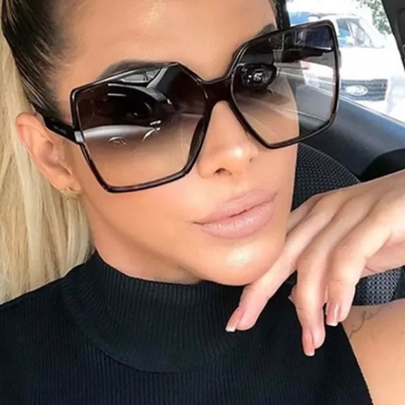 COPY - Women’s Oversized Glasses - Picture 1 of 3